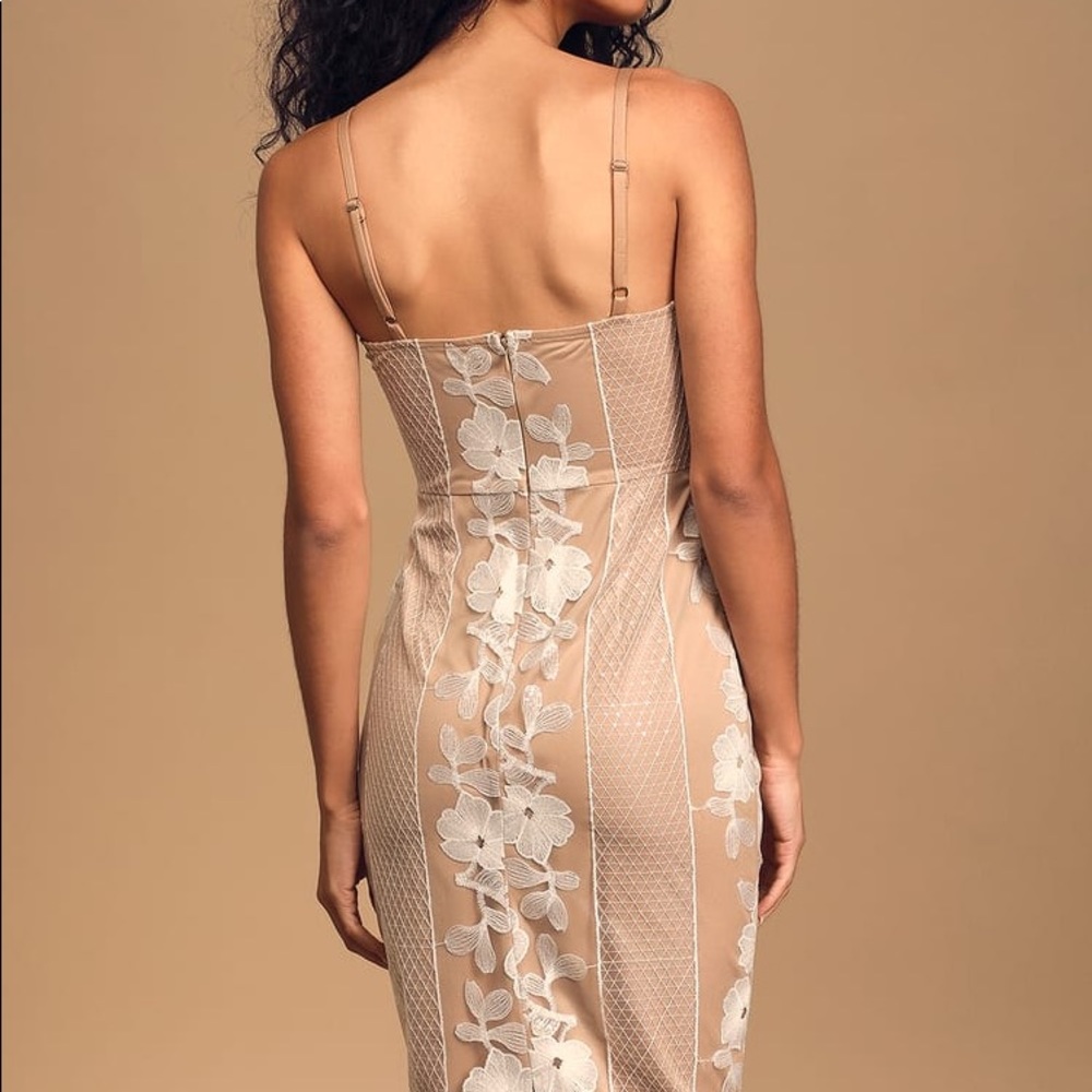 Lulu’s lace midi dress